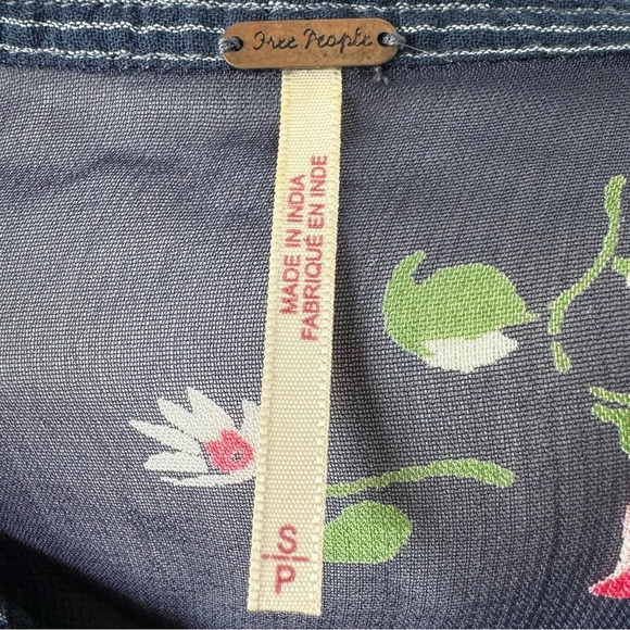 Free‎ People Hearts & Colors Oversized Navy Blouse Sheer Floral Pinstripe small - Picture 7 of 9